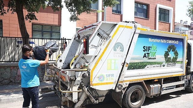 Osmangazi’de Çöp Evden 2,5 Ton Geri Dönüşüm Atığı Çıkarıldı