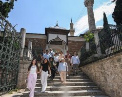 Osmangazi’de Gençler Tanpınar’ın İzinde Bursa’yı Keşfetti