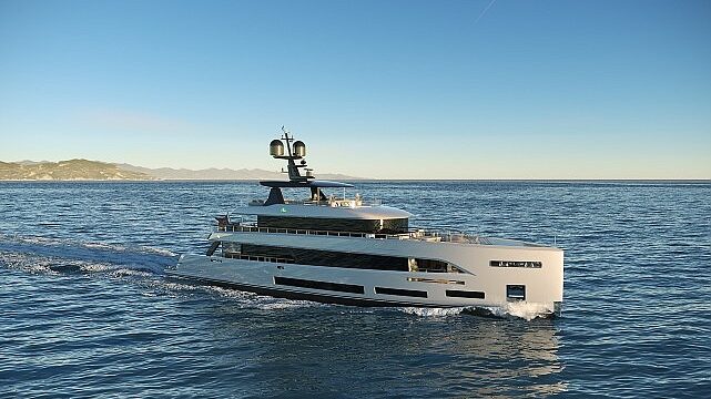 Sirena Marine, yeni süper yatı 42M’nin ilk satışını dünya lansmanı öncesinde gerçekleştirdi