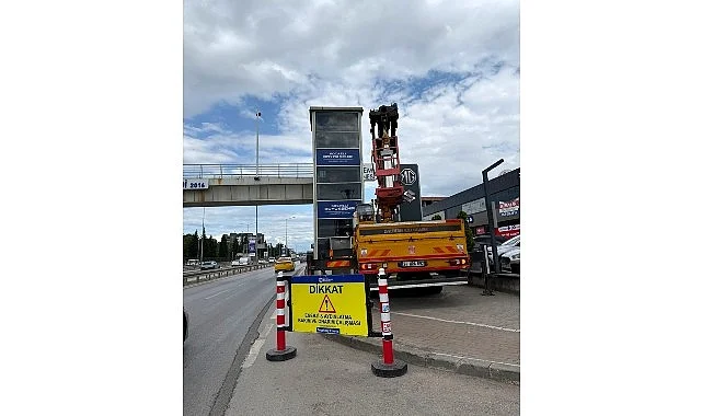 Üst geçitler yeni aydınlatma sistemiyle daha güvenli