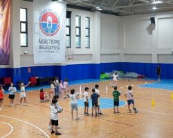 Yaz Okulu’nda futsal ve masa tenisi dersleri başladı