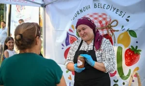 Bornova’da doğal lezzetler halkla buluşuyor