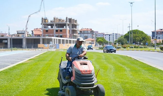 Burhaniye’de Park ve Yeşil Alanlarda Kapsamlı Bakım Çalışmaları Sürüyor