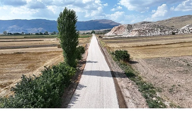 Büyükşehir Belediyesi’nin kırsalda yol çalışmaları sürüyor