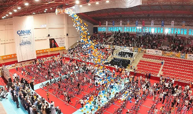 Canik’te Tüm Çocuklar Hediyelerine Kavuştu
