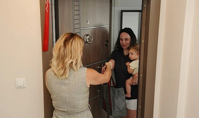 Karşıyaka Belediyesi’nden yeni doğan bebeklere sıcak karşılama