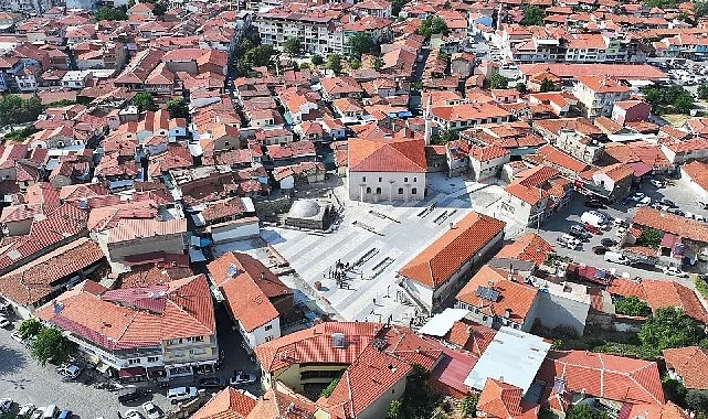 Kula’nın Tarihi Merkezine Yeni Meydan: Başkan Dutlulu Çalışmaları İnceledi
