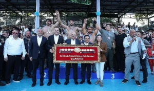 Kurtdereli Yağlı Güreşleri’nde Başpehlivan Mustafa Taş oldu