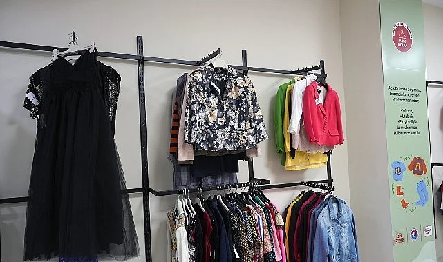 Maltepe Belediyesi Açık Dolap projesiyle israfı önleyip yardımlaşmayı sürdürüyor