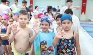 Osmangazi’de Geleceğin Yüzücüleri Sertifikalarını Aldı